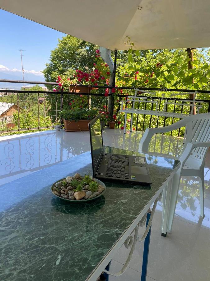 Nino'S Veranda Apartment เทลาวี ภายนอก รูปภาพ