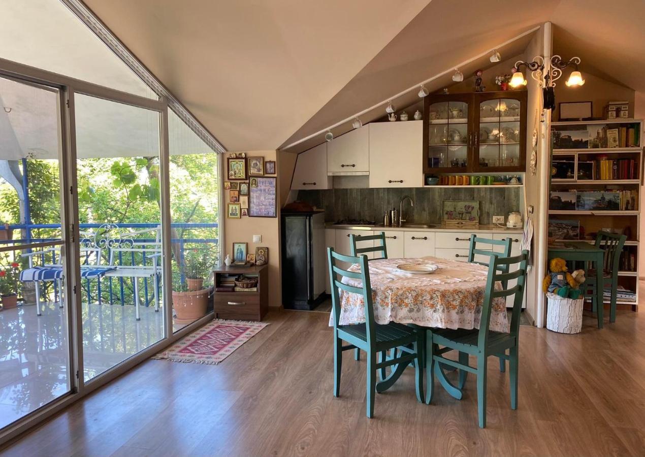 Nino'S Veranda Apartment เทลาวี ภายนอก รูปภาพ
